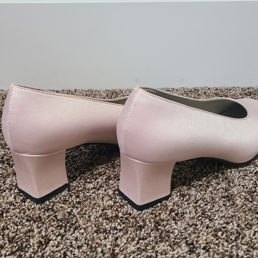Classic Block Heel Pumps in Blush Pink - Picture 6 of 7